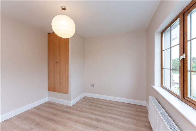 Roo West, Ardnacrusha, Clare