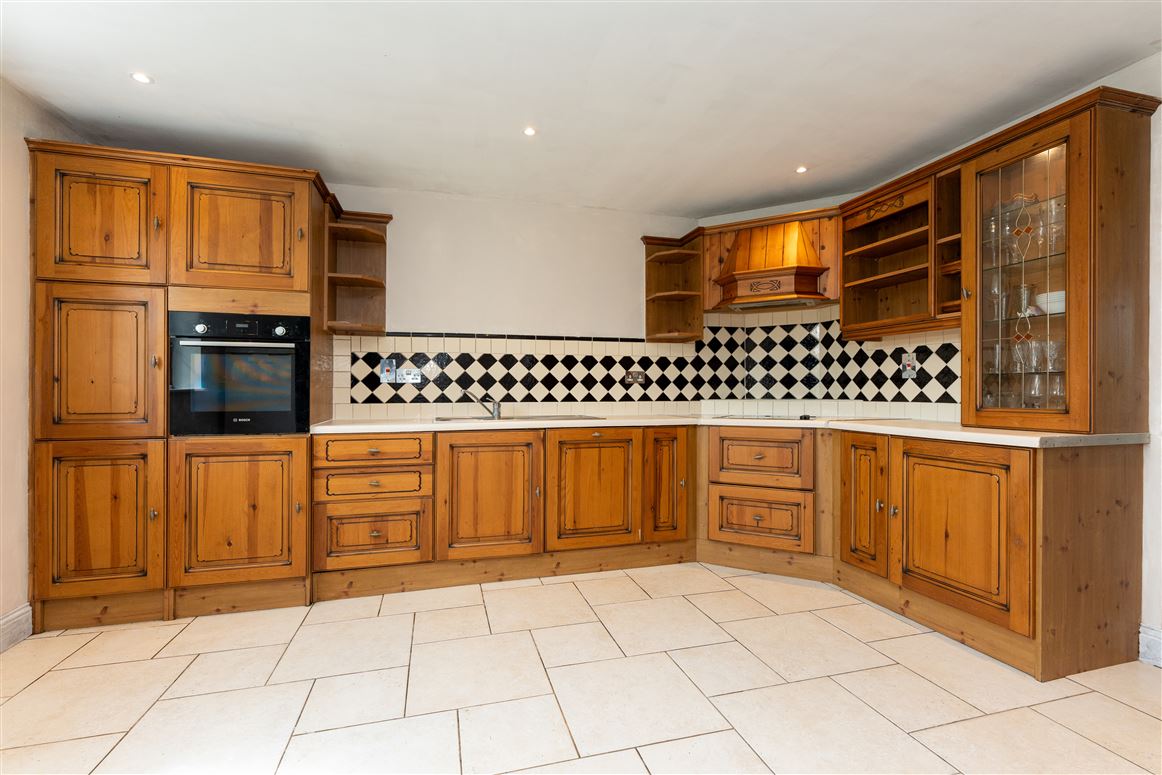 Roo West, Ardnacrusha, Clare