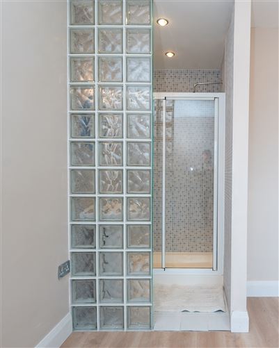 Roo West, Ardnacrusha, Clare