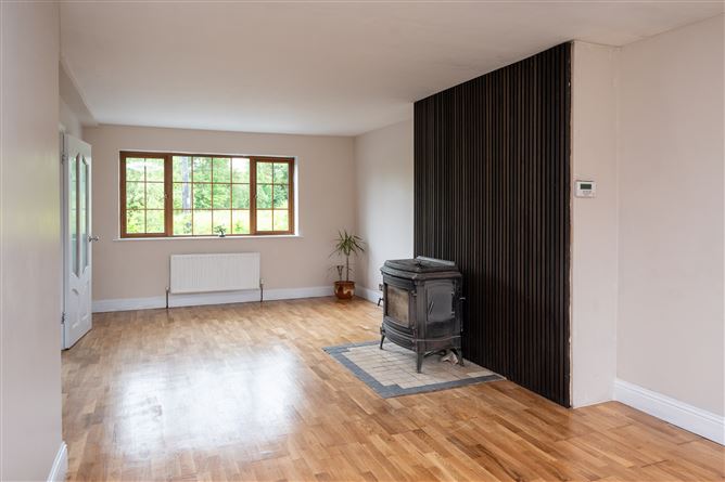 Roo West, Ardnacrusha, Clare