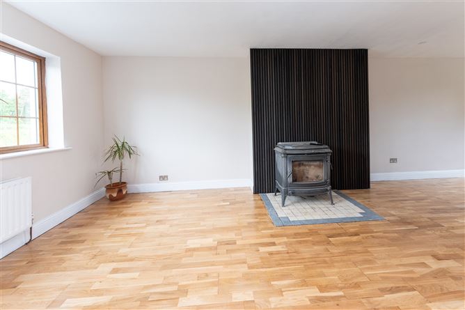 Roo West, Ardnacrusha, Clare