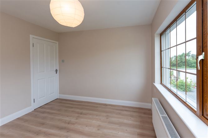 Roo West, Ardnacrusha, Clare