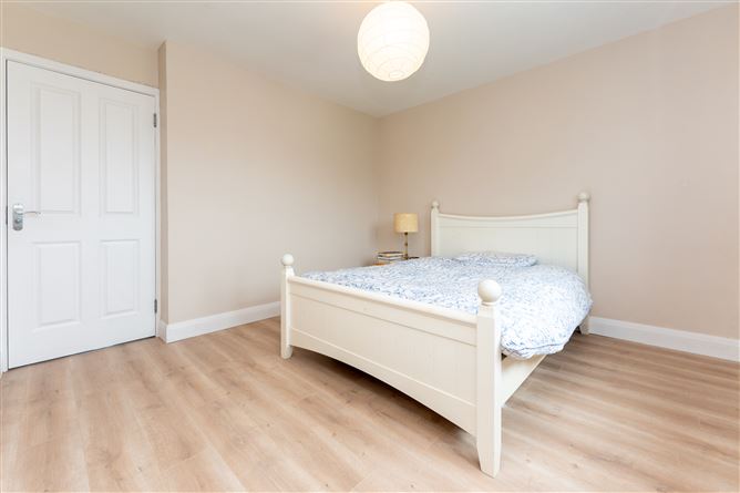 Roo West, Ardnacrusha, Clare