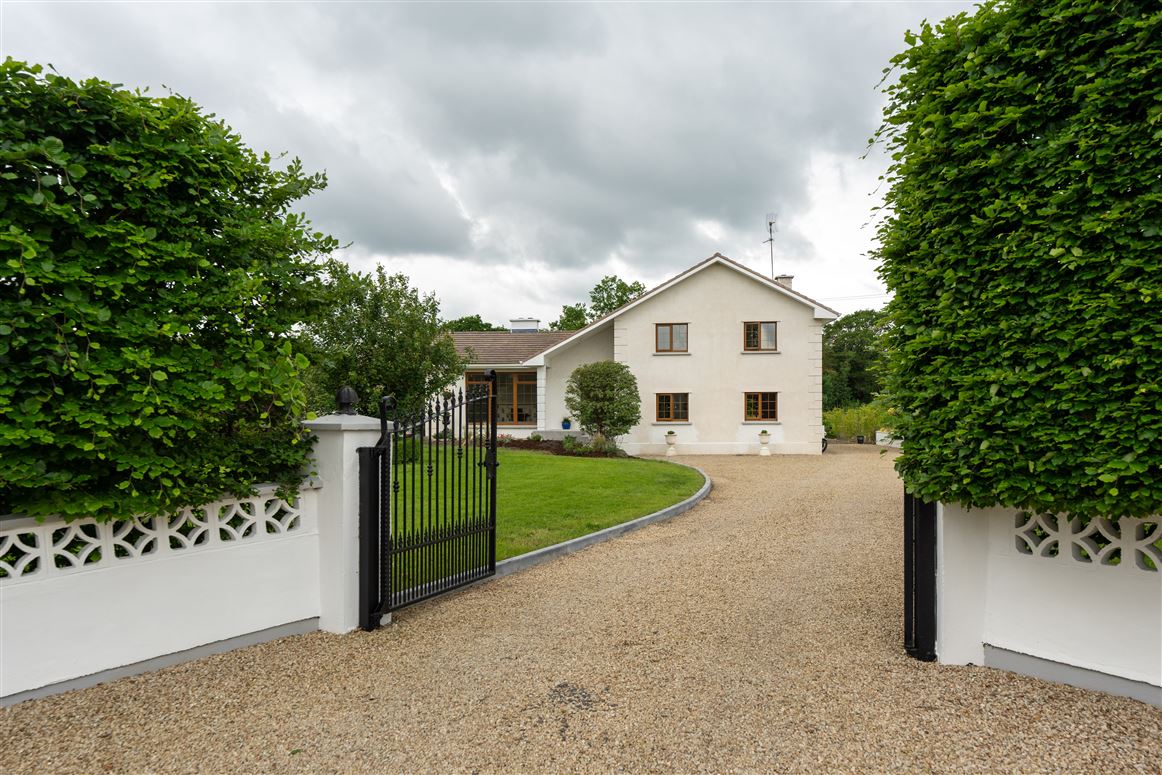 Roo West, Ardnacrusha, Clare