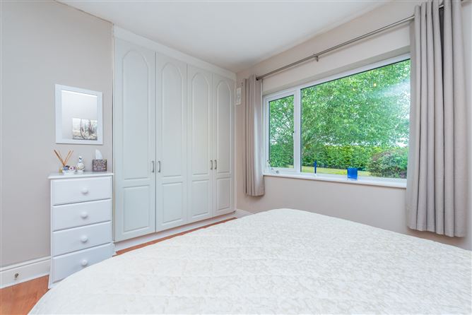 https://photos-a.propertyimages.ie/media/5/8/4/4932485/021a4d58-7860-47ab-9caf-4500dafc13cc_l.jpg