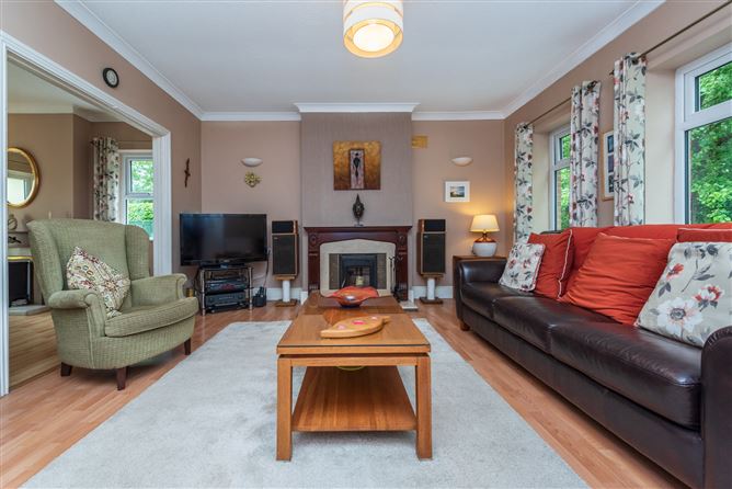 https://photos-a.propertyimages.ie/media/5/8/4/4932485/021a4d58-7860-47ab-9caf-4500dafc13cc_l.jpg