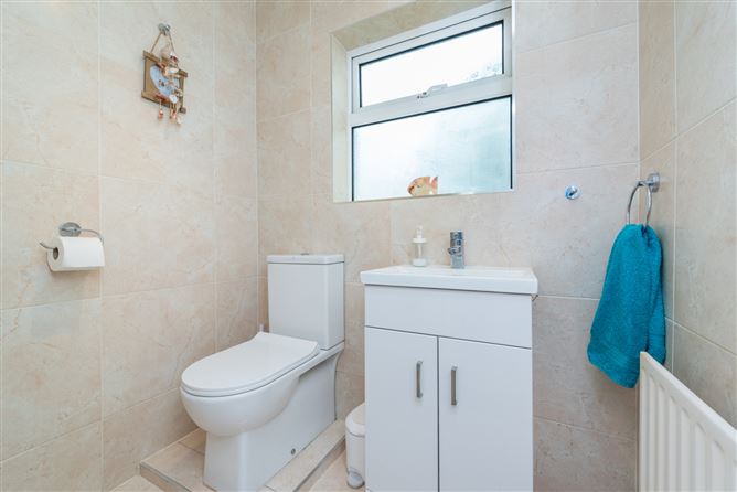 https://photos-a.propertyimages.ie/media/5/8/4/4932485/021a4d58-7860-47ab-9caf-4500dafc13cc_l.jpg
