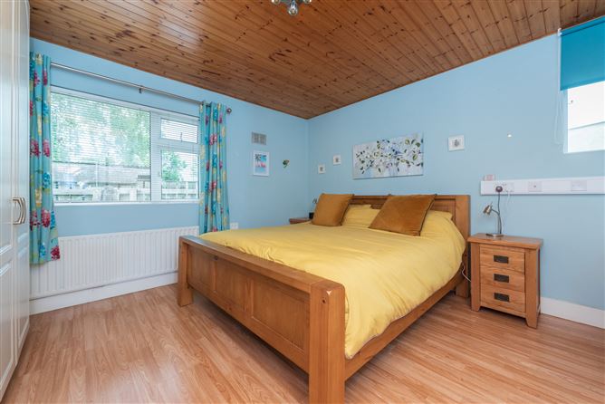 https://photos-a.propertyimages.ie/media/5/8/4/4932485/021a4d58-7860-47ab-9caf-4500dafc13cc_l.jpg