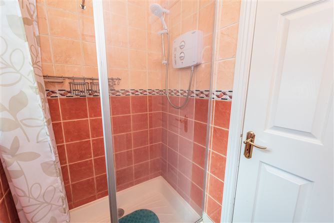 https://photos-a.propertyimages.ie/media/5/8/4/4932485/021a4d58-7860-47ab-9caf-4500dafc13cc_l.jpg