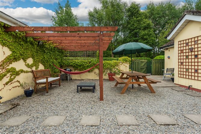 https://photos-a.propertyimages.ie/media/5/8/4/4932485/021a4d58-7860-47ab-9caf-4500dafc13cc_l.jpg