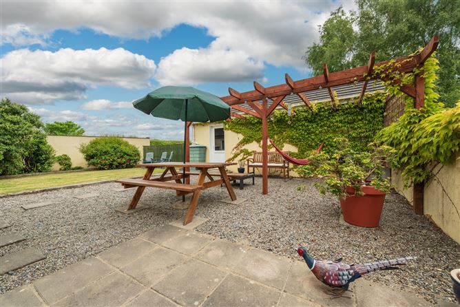 https://photos-a.propertyimages.ie/media/5/8/4/4932485/021a4d58-7860-47ab-9caf-4500dafc13cc_l.jpg