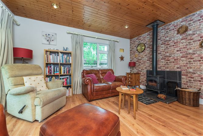 https://photos-a.propertyimages.ie/media/5/8/4/4932485/021a4d58-7860-47ab-9caf-4500dafc13cc_l.jpg