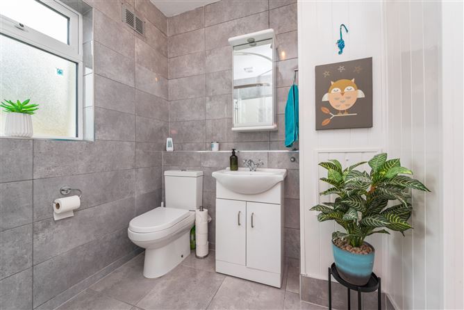 https://photos-a.propertyimages.ie/media/5/8/4/4932485/021a4d58-7860-47ab-9caf-4500dafc13cc_l.jpg