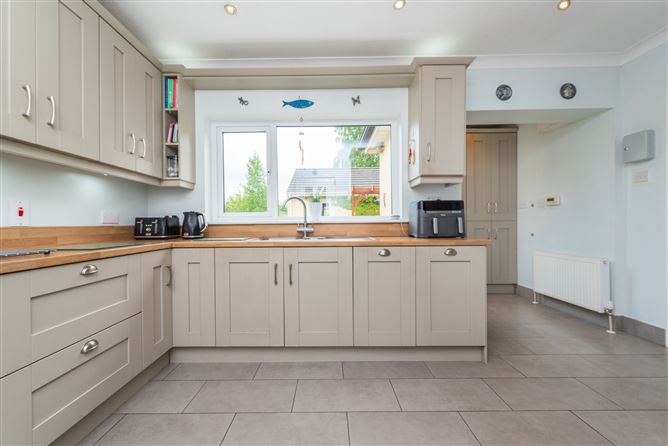 https://photos-a.propertyimages.ie/media/5/8/4/4932485/021a4d58-7860-47ab-9caf-4500dafc13cc_l.jpg