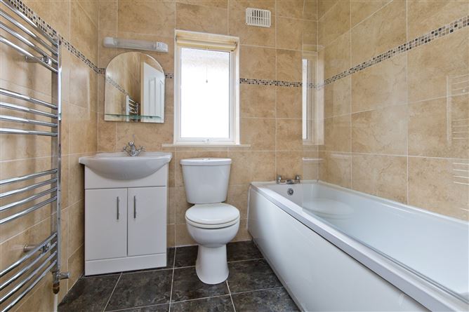 Photo 17 of 21 — 33 Wooddale Crescent, Ballycullen, Dublin 24