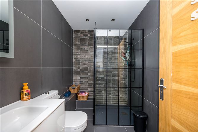 https://photos-a.propertyimages.ie/media/5/8/5/4895585/f7497a6a-1e6d-4d22-867d-e36881916486_l.jpg
