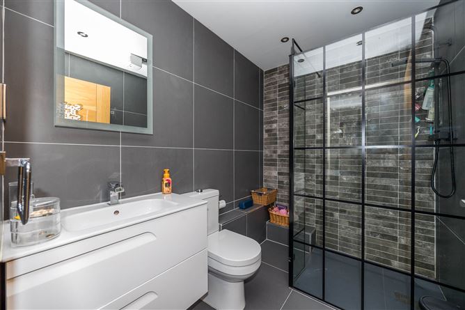 https://photos-a.propertyimages.ie/media/5/8/5/4895585/f7497a6a-1e6d-4d22-867d-e36881916486_l.jpg