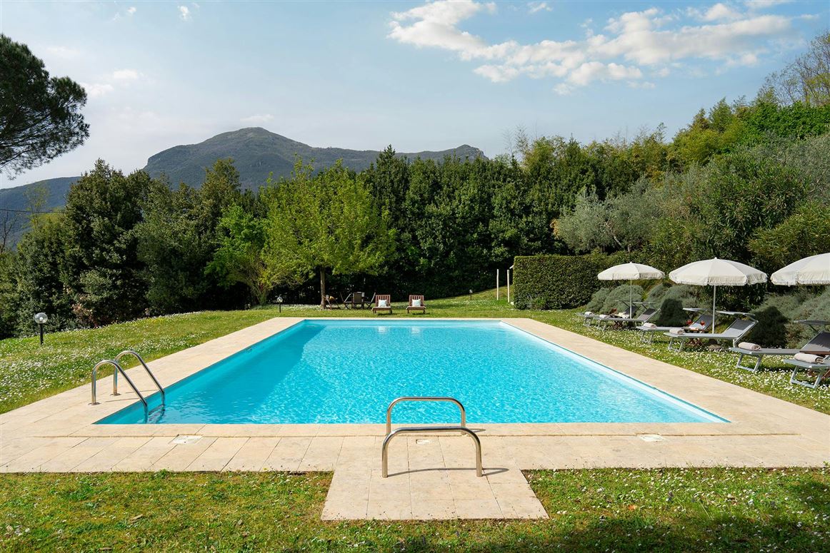 Elegant Tuscan Courtyard,Camaiore,Tuscany,Italy