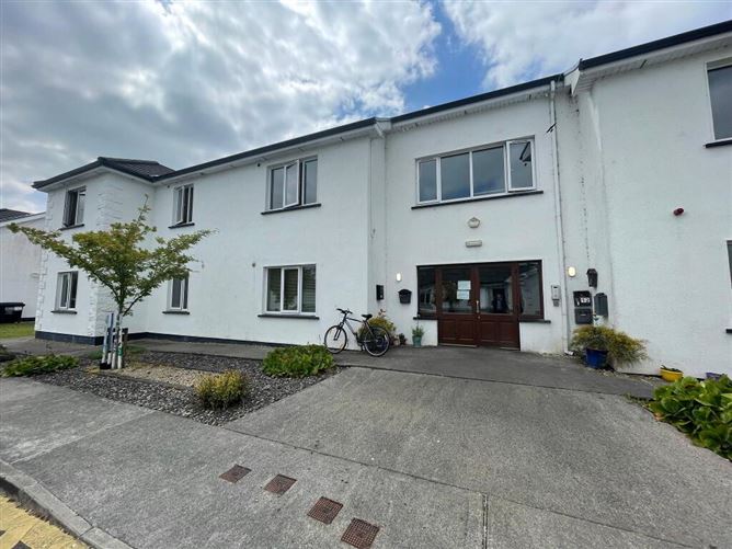 17 Oakwood Retirement Village, Hawthorn Drive, Town