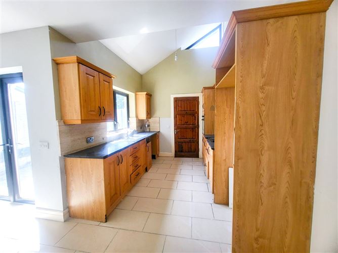 8 Ashthorn Avenue, Headford, Co. Galway