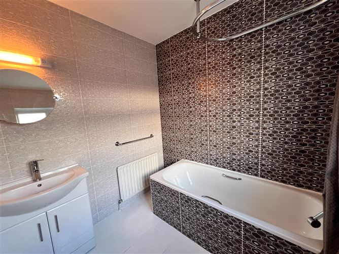  13 Wainsfort, Rochestown Road, Rochestown, Cork