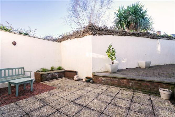 25 Hammond Street, Blackpitts, Dublin 8.