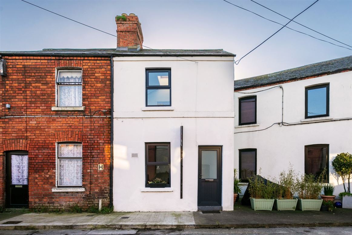 25 Hammond Street, Blackpitts, Dublin 8.
