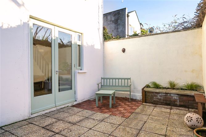 25 Hammond Street, Blackpitts, Dublin 8.