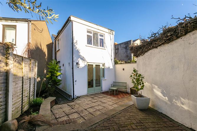 25 Hammond Street, Blackpitts, Dublin 8.