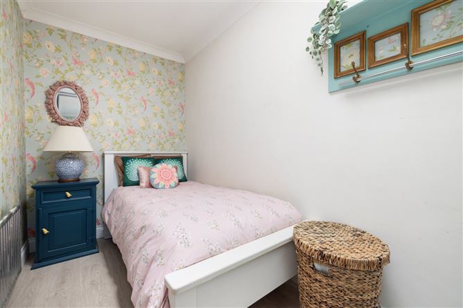 https://photos-a.propertyimages.ie/media/5/8/8/4905885/5bc0ed42-7ea2-45d1-8d43-16667669dda3_l.jpg