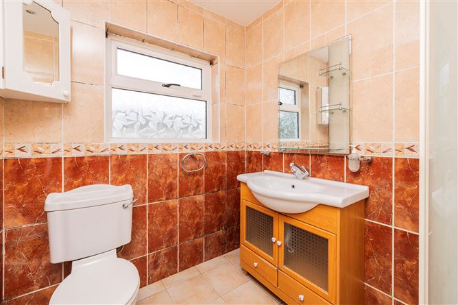 https://photos-a.propertyimages.ie/media/5/8/8/4907885/06739d66-a34c-47f4-8cbc-ad4e14b6f277_l.jpg