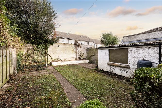 https://photos-a.propertyimages.ie/media/5/8/8/4907885/06739d66-a34c-47f4-8cbc-ad4e14b6f277_l.jpg