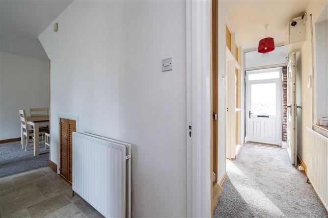 https://photos-a.propertyimages.ie/media/5/8/8/4907885/06739d66-a34c-47f4-8cbc-ad4e14b6f277_l.jpg