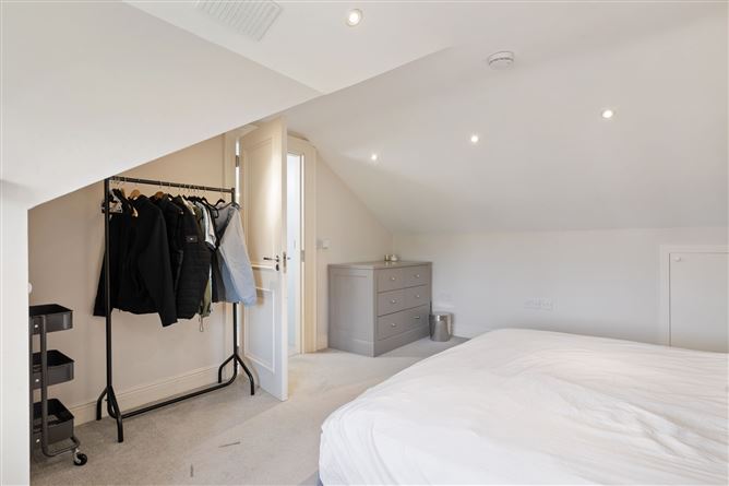 33 North Avenue, Mount Merrion,   County Dublin