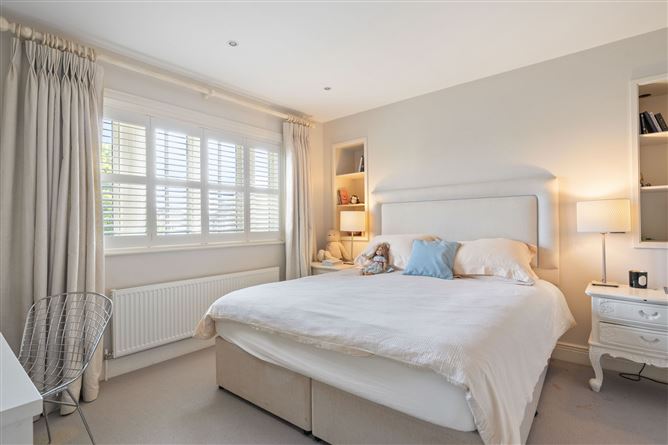 33 North Avenue, Mount Merrion,   County Dublin