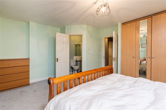 102 Brooklawn, New Ross, Co. Wexford