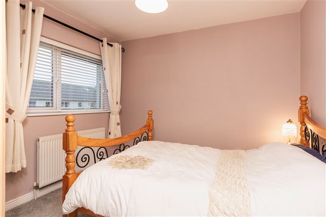 102 Brooklawn, New Ross, Co. Wexford