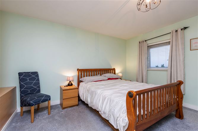 102 Brooklawn, New Ross, Co. Wexford