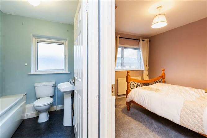 102 Brooklawn, New Ross, Co. Wexford