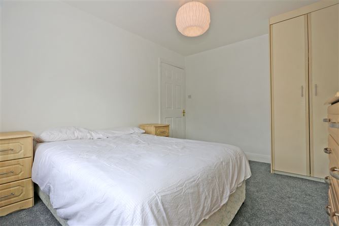 6 Castlecourt, Clancy Strand, Limerick