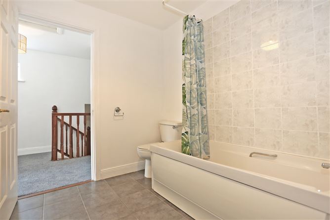 6 Castlecourt, Clancy Strand, Limerick