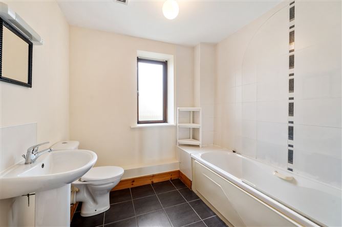 Photo 6 of 8 — 115 Castlegate Way, Adamstown, Co. Dublin