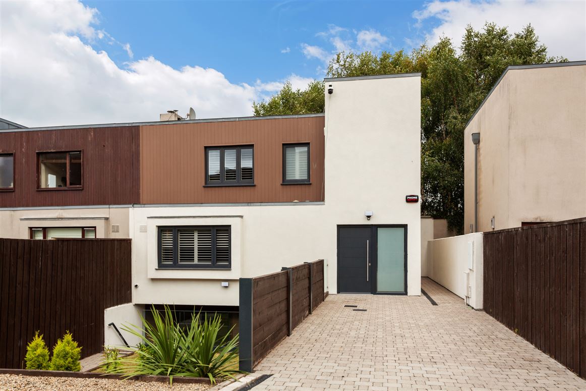 17 Railway Cottages, Ballsbridge, Dublin 4