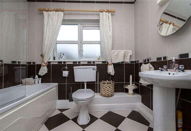 87 Cruachan, Abbeyside, Dungarvan, Co. Waterford