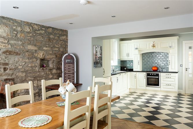 Hamlet Cottage, Kilmacsimon Quay, Bandon, Cork