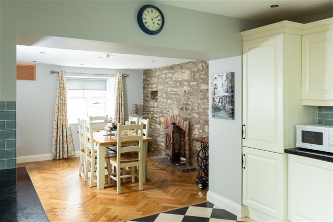 Hamlet Cottage, Kilmacsimon Quay, Bandon, Cork