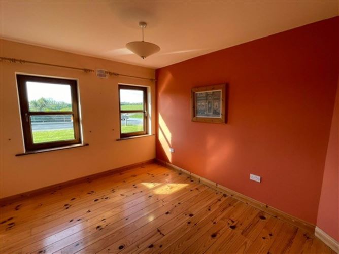 7 Cois Na Habhainn, Carrigaholt, County Clare