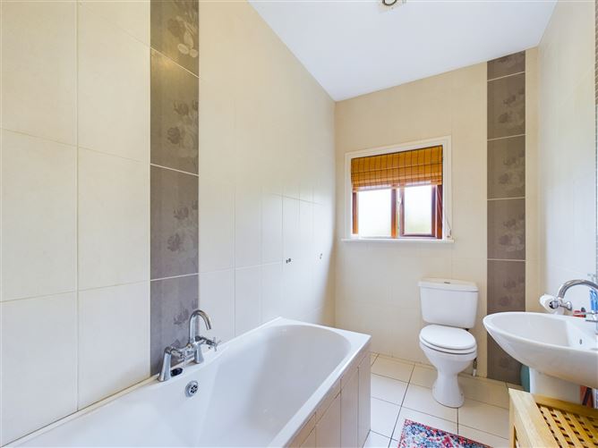 18 Caislean Cuirt, Cabra, Thurles, Co. Tipperary