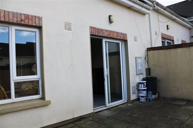 32 The Courtyard, Redmond Cove, Wexford Town