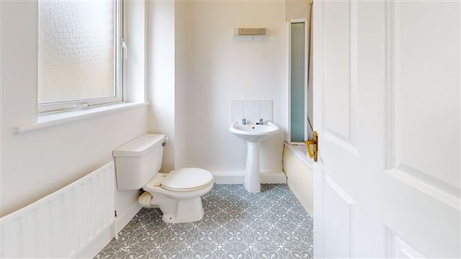 32 The Courtyard, Redmond Cove, Wexford Town